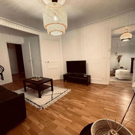Chic Apartment On The Famous Shopping Rue Du Faubourg Saint-Honore Street Париж Екстериор снимка
