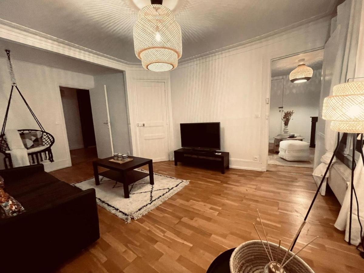 Chic Apartment On The Famous Shopping Rue Du Faubourg Saint-Honore Street Париж Екстериор снимка